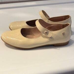 Venettini Cream Patent Leather Dress Shoes